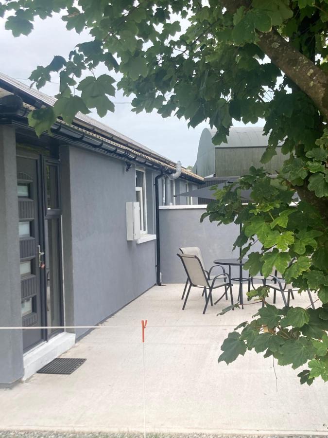 Reillys @ Rohan'S Farm Cork Exterior photo