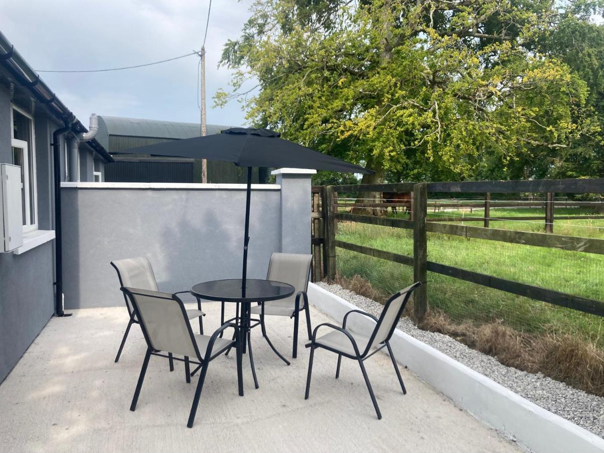 Reillys @ Rohan'S Farm Cork Exterior photo